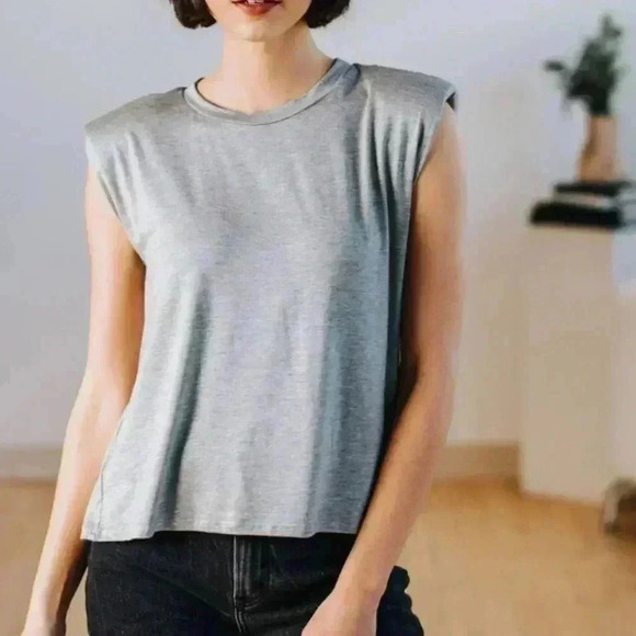 Maison Stella et Suzie | Padded Muscle Tee in Light Gray (M) - Picture 3 of 10